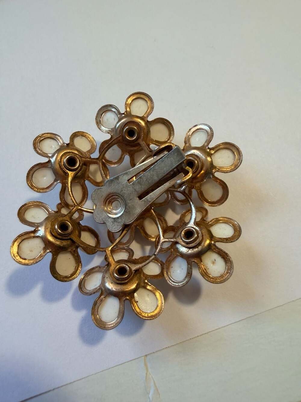 Vintage White Enamel Flower Cluster Clip-On Earring Gold Tone Rhinestone